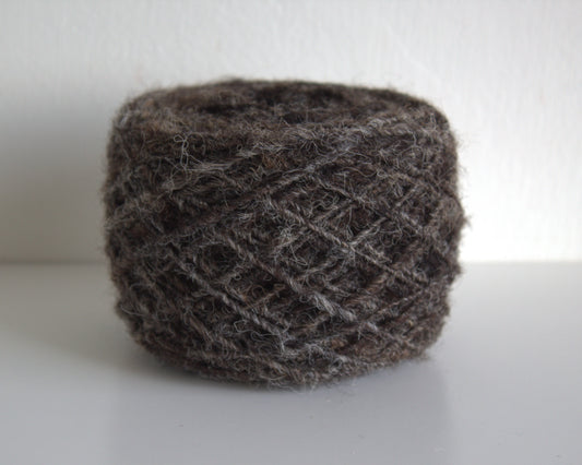 Ovillo de Lana Gris Oscuro, 100gr