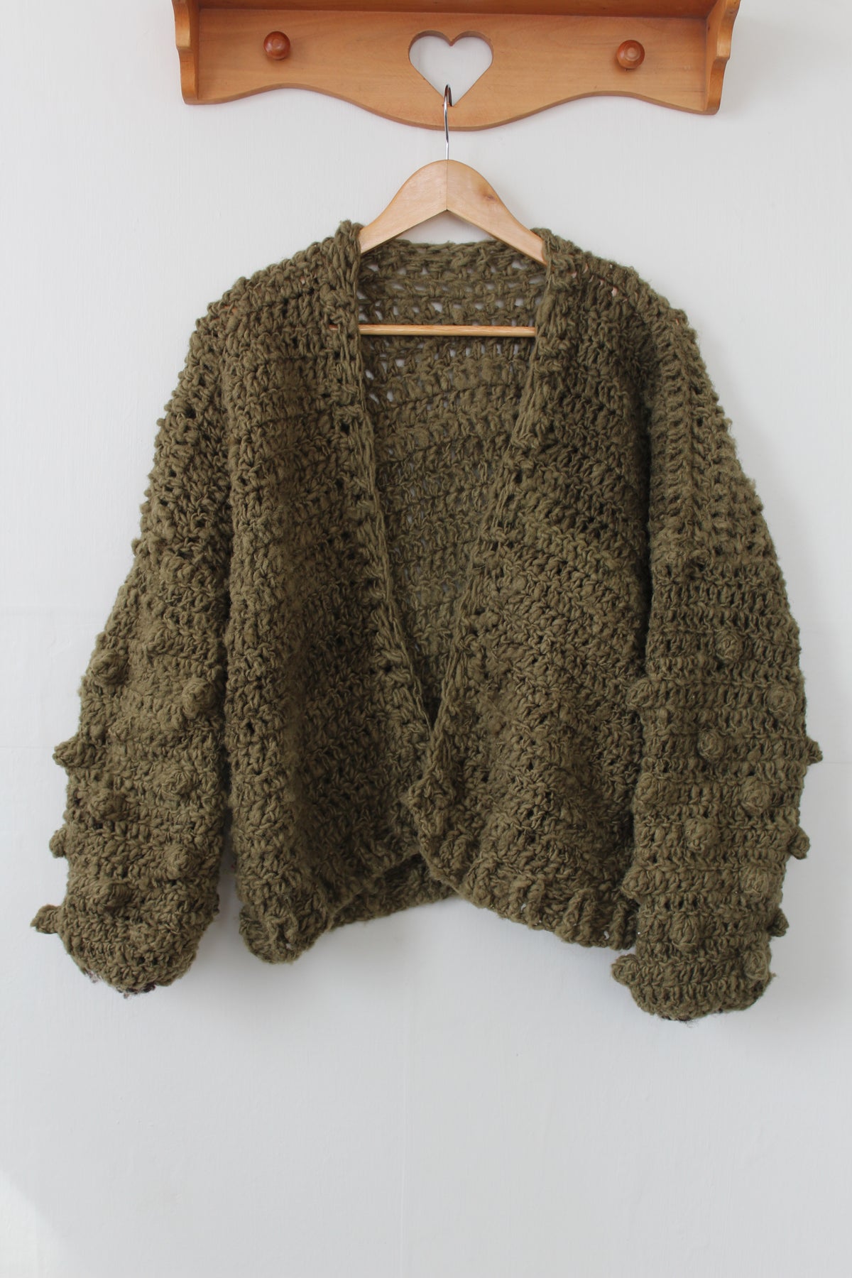 Cardigan a tejido a crochet en lana chilota