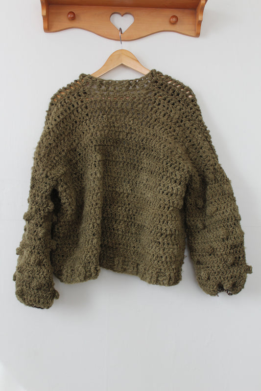 Cardigan a tejido a crochet en lana chilota
