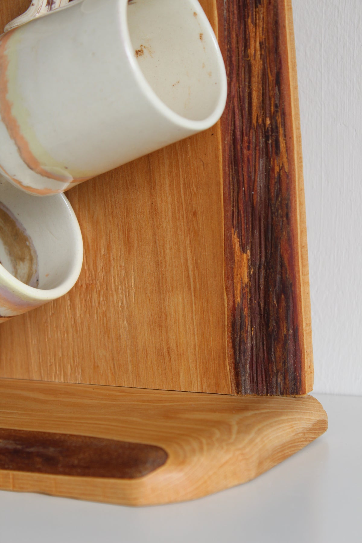 Set 4 Tazas con Plato y Base de Madera, Canto de Rana