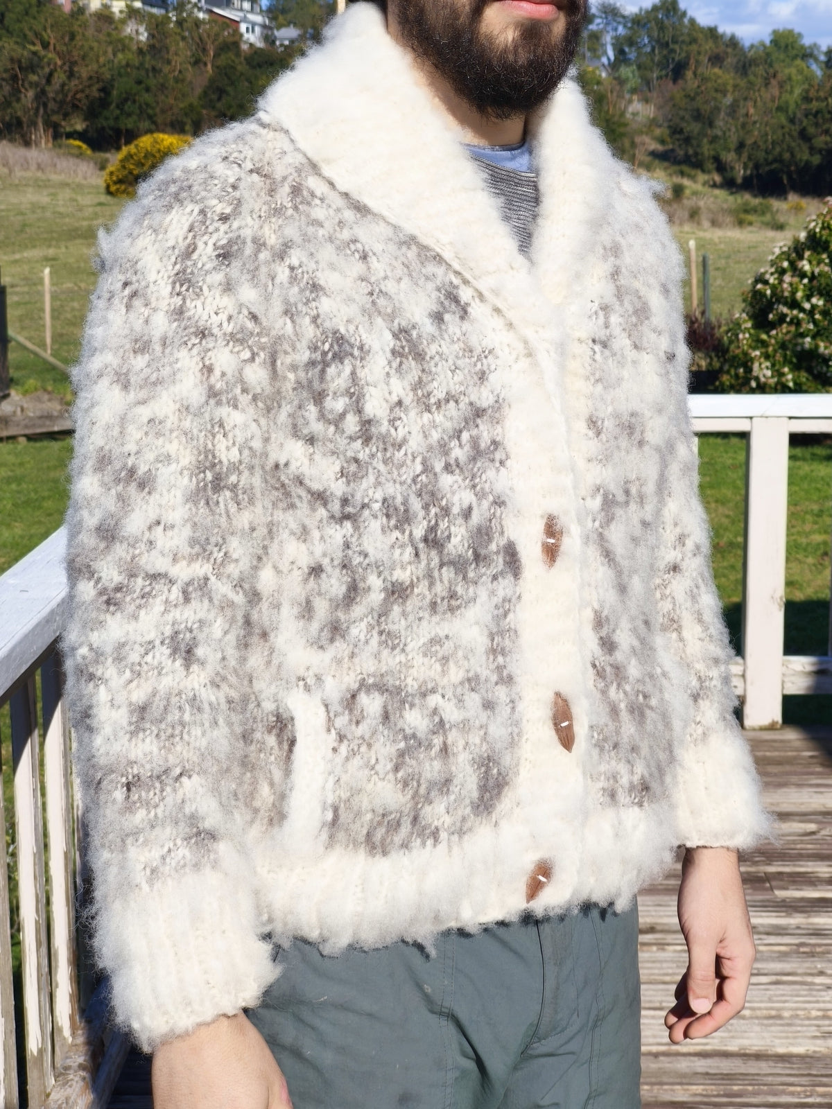 Cardigan Artesanal de Lana de Oveja, Sur de Chile
