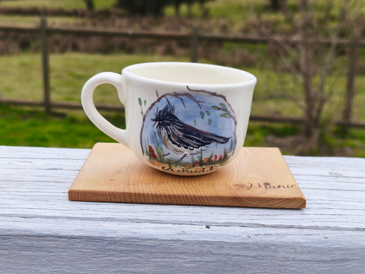 Taza pequeña con plato, Cerámica pintada a mano