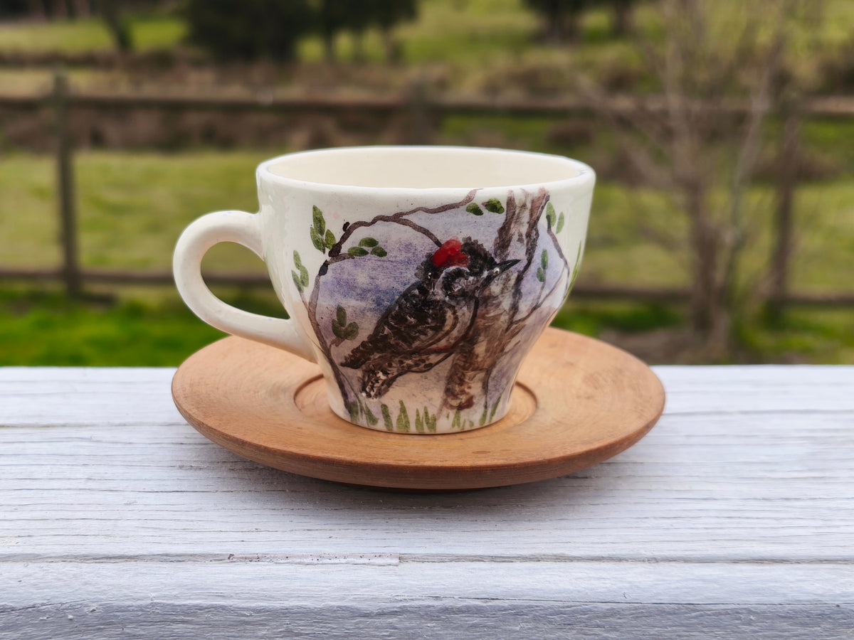 Taza pequeña con plato, Cerámica pintada a mano
